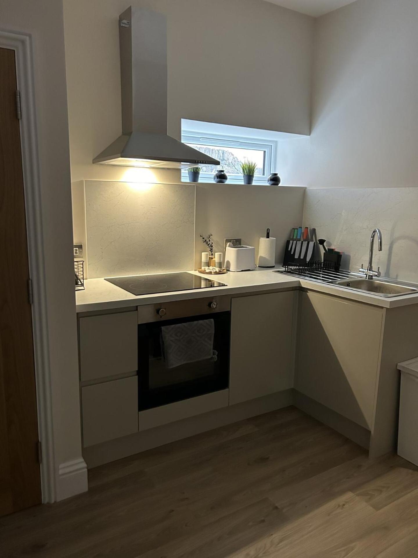 Treetop View Cosy Getaway In Eastbourne, Free Parking, Short And Long Stays, Room photo